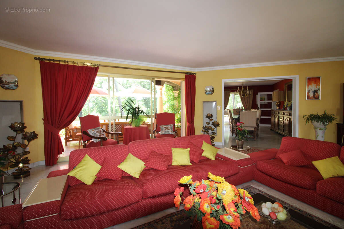 Maison à RIBAUTE-LES-TAVERNES