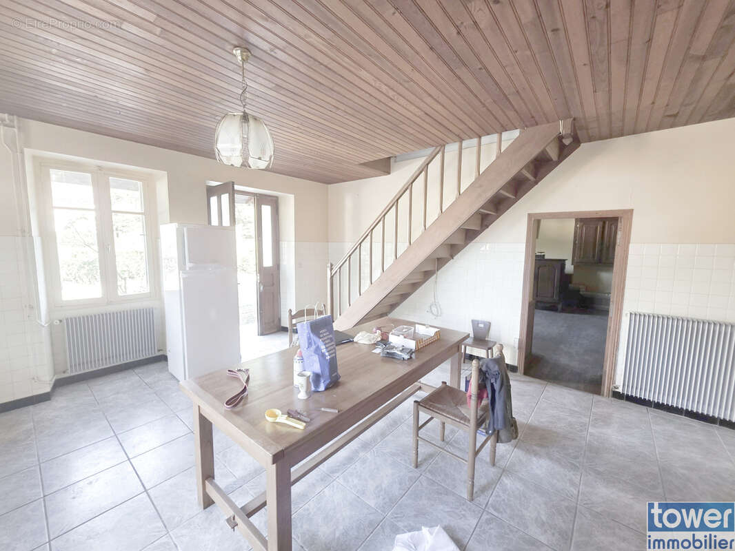 Maison à FRAYSSINET-LE-GELAT