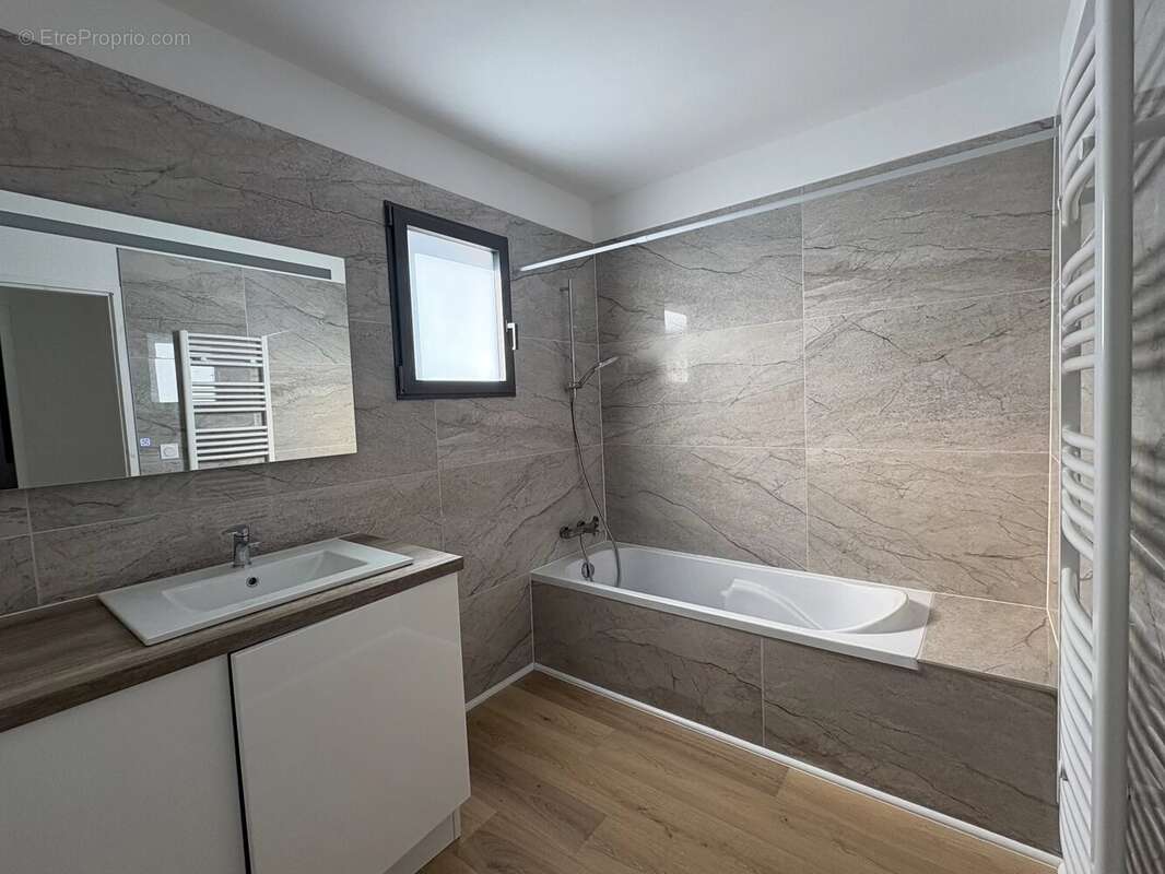 Maison à SAINT-CLAR-DE-RIVIERE