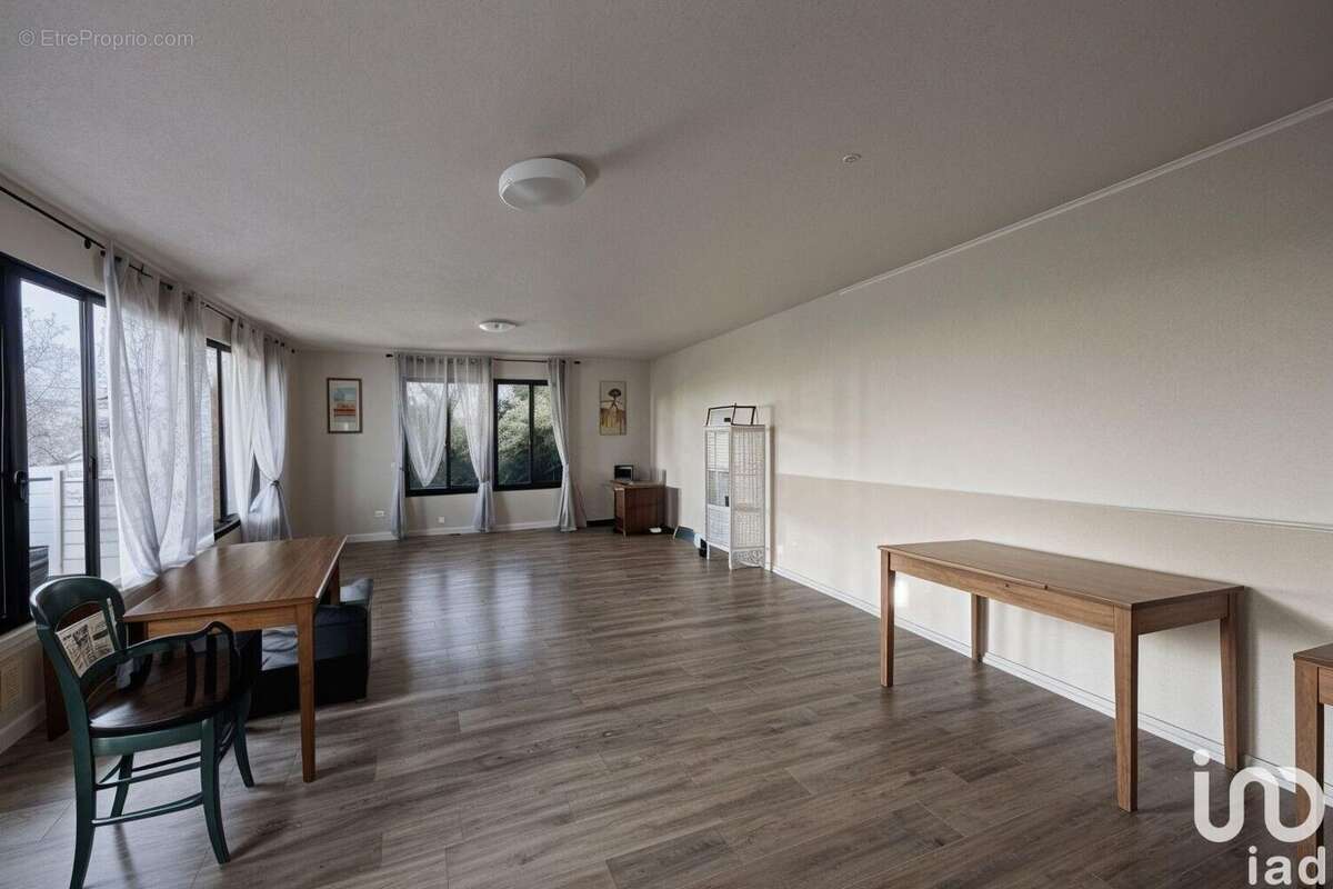 Photo 3 - Commerce à SAINT-VRAIN