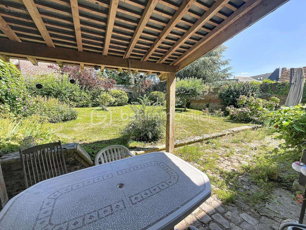 Maison de caractere avec jardin et garage - photo 18