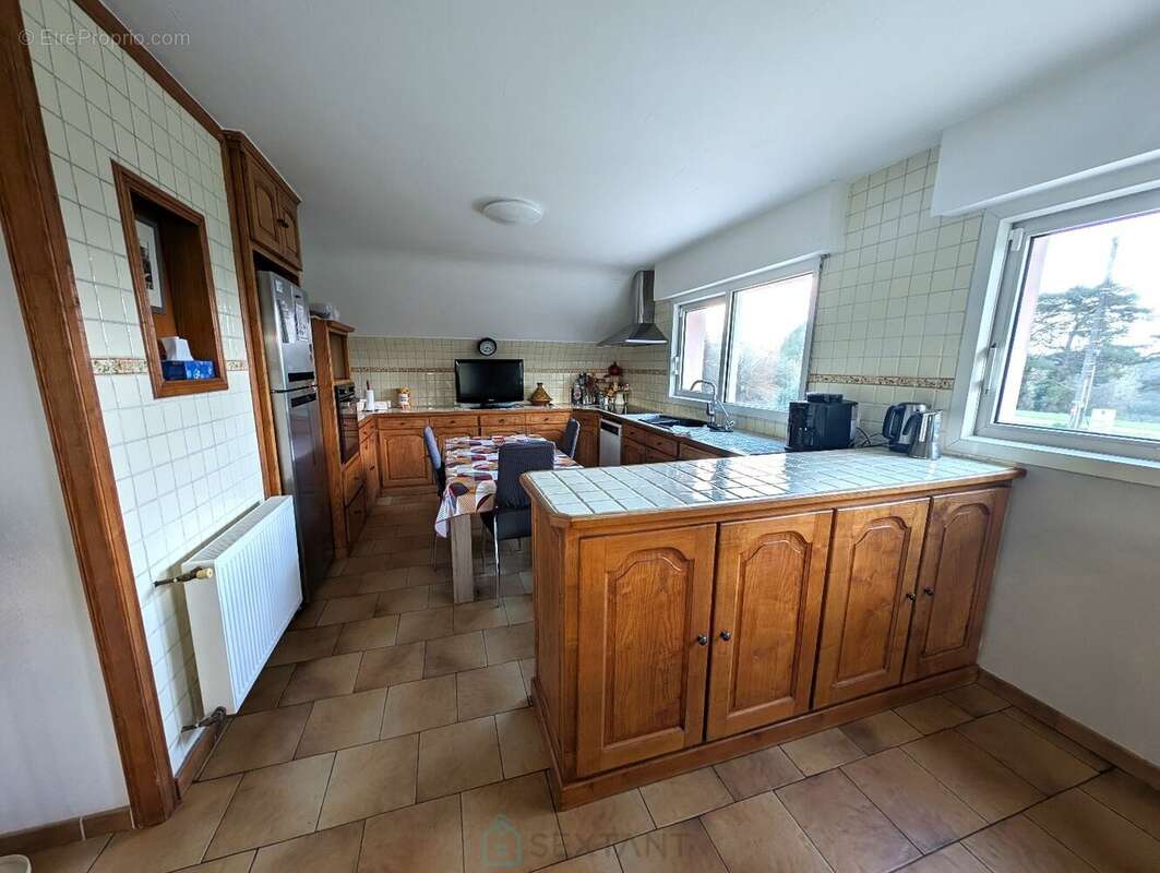 Propriété sur 27 hectares, maison 179 m2, bâtiments de 700 m2 salle de réception et 600 m2 garage - photo 11