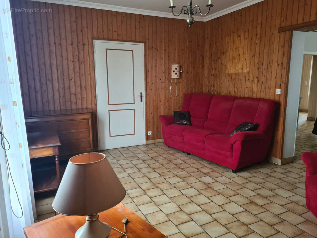 Maison à MONTREVAULT