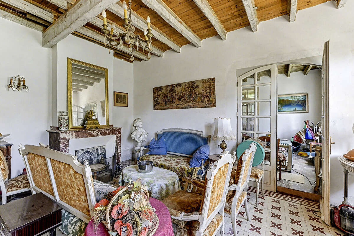 Maison familiale avec dépendances et grand terrain - Labastide-Saint-Pierre (82370) - photo 4