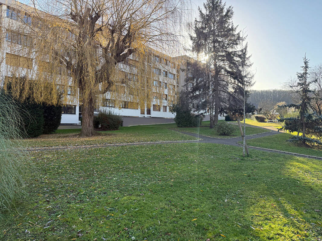 Appartement à LES CLAYES-SOUS-BOIS