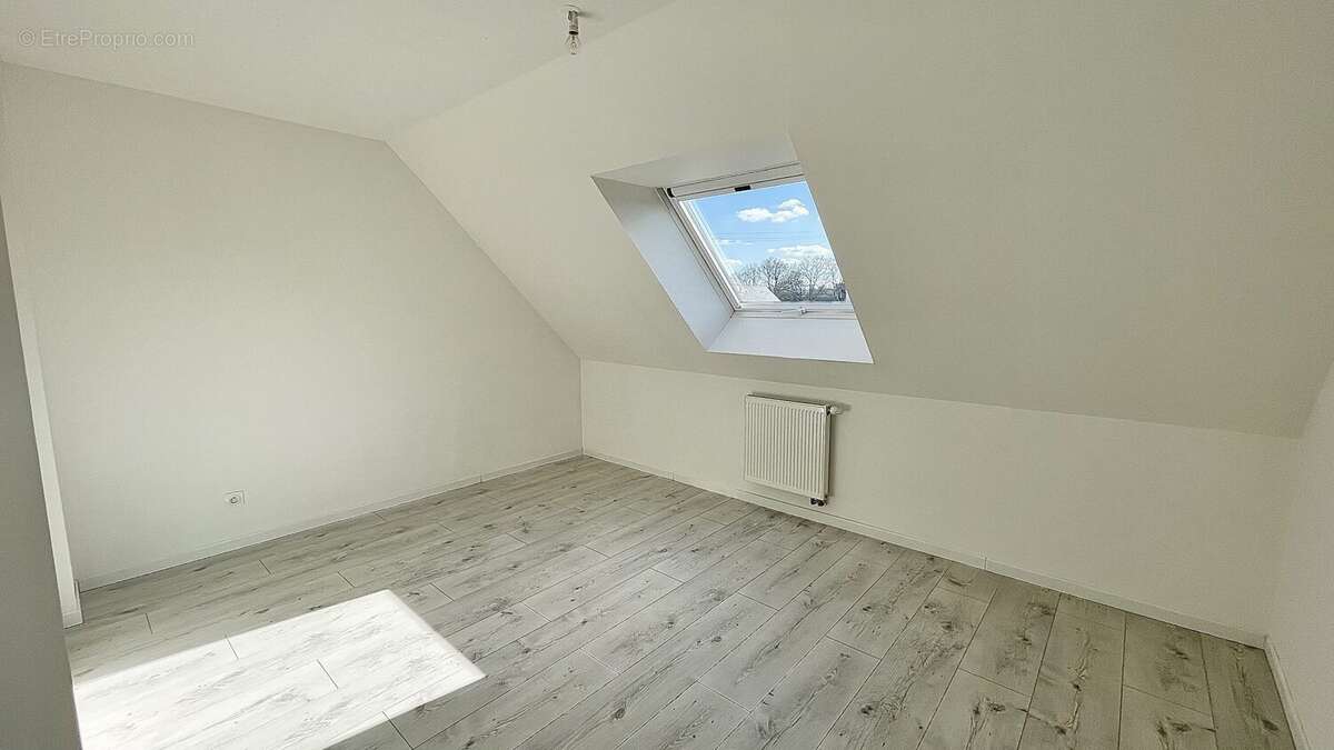 Chambre 2 (étage) vue 1  - Maison à SAINT-ARMEL