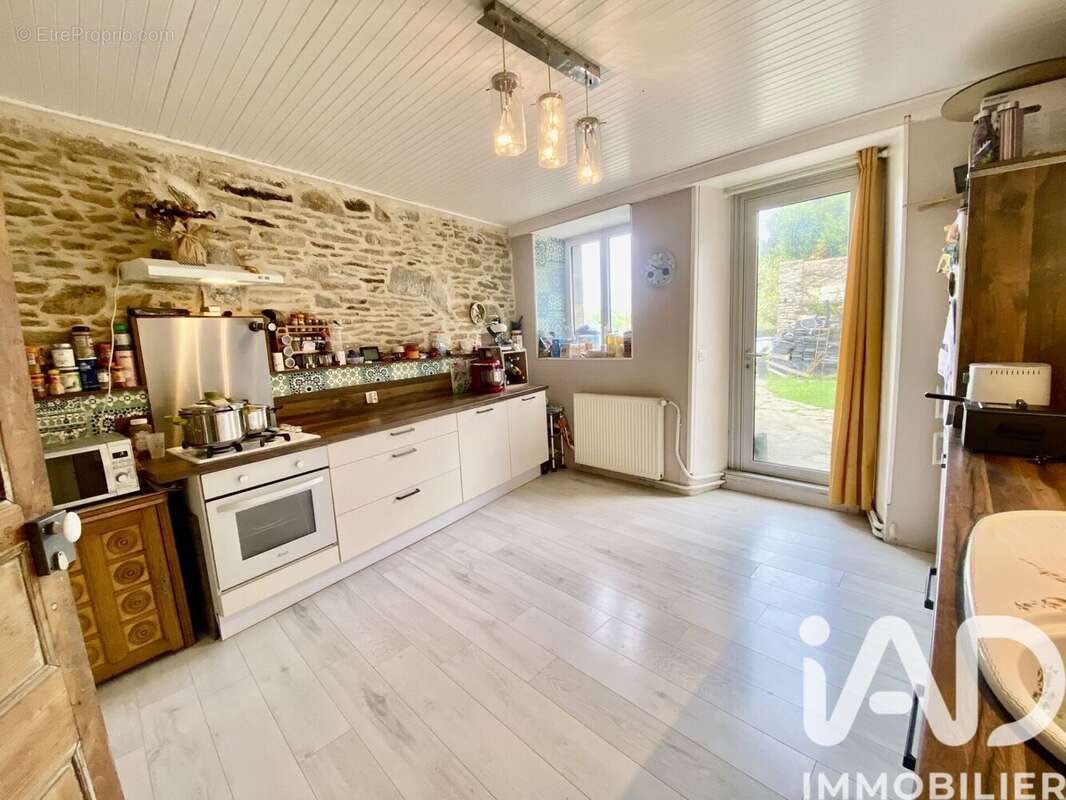 Maison 217 m² à La Trinite-Porhoet  - photo 3