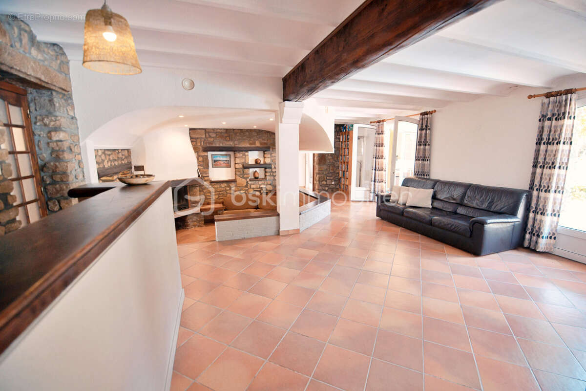 Maison à THEZAN-DES-CORBIERES