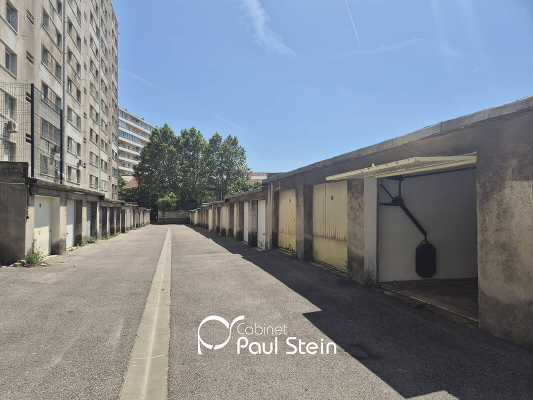 Parking à MARSEILLE-4E