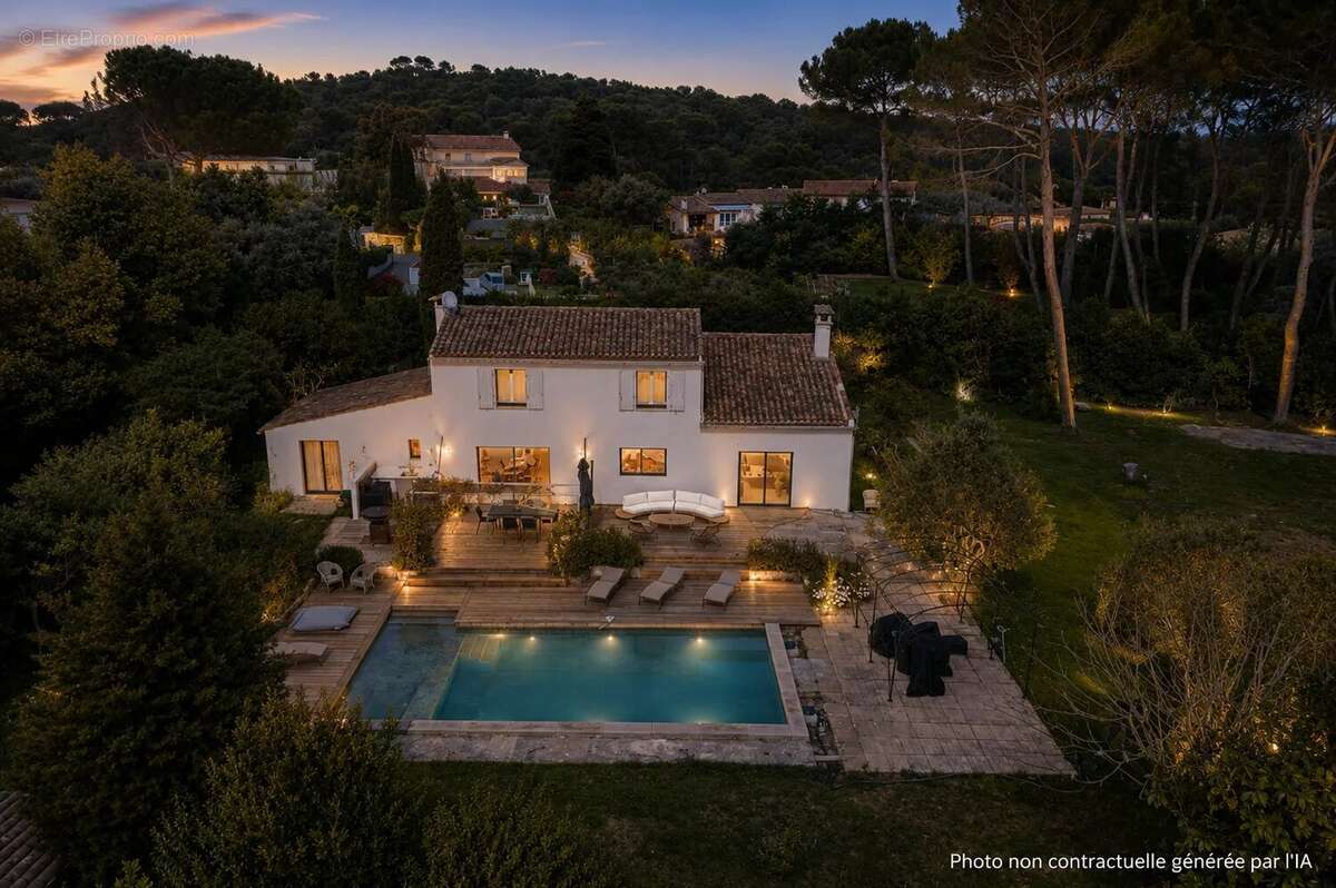 Maison à MOUGINS
