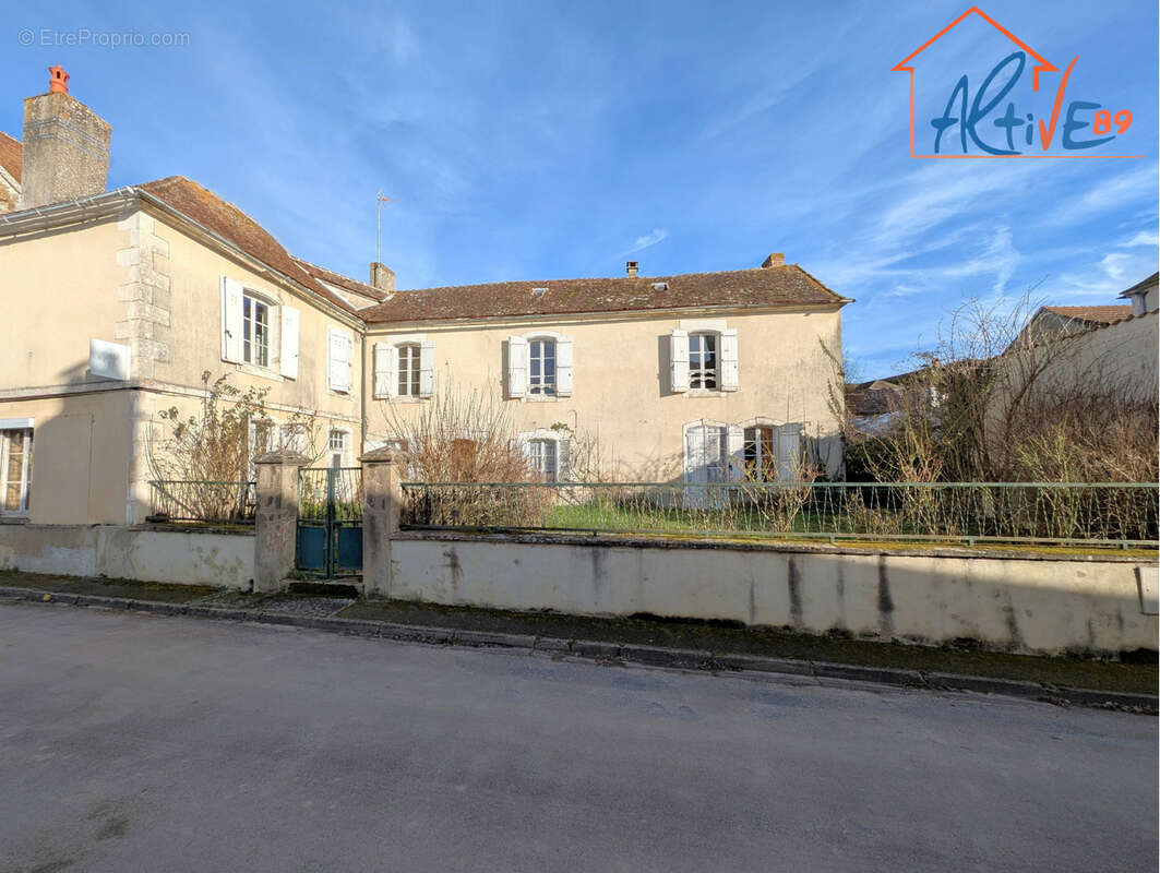 Maison à ESCAMPS