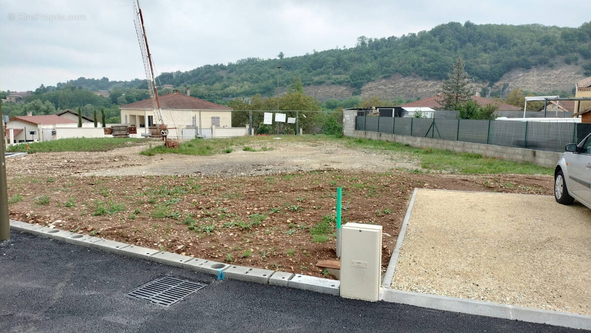 Terrain à EYMEUX