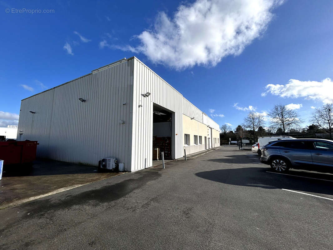A VENDRE : Très beau Batiment d'activité 855 m2 (RDC 635 + étages 220) situé au NORD de NANTES - photo 18