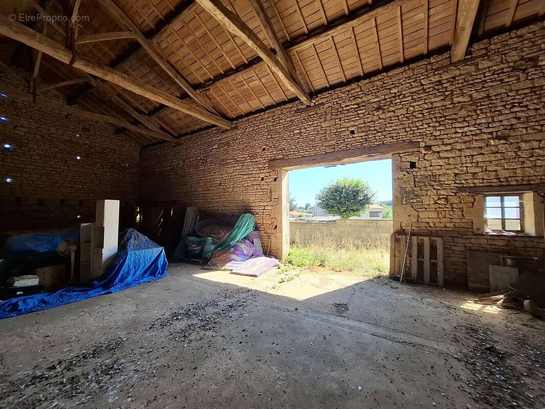 Grande grange, prête à être convertie - photo 11