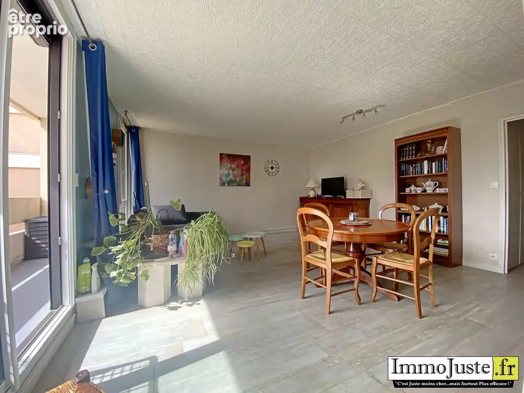 Appartement 4 pièces 80 m² à vendre à Elancourt (78990) - photo 3