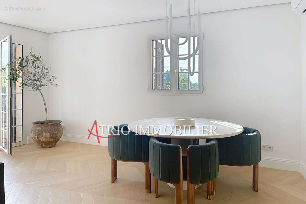 Appartement à SAINT-LAURENT-DU-VAR