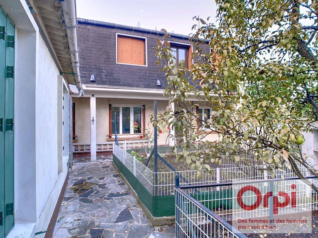 Maison à ISSY-LES-MOULINEAUX