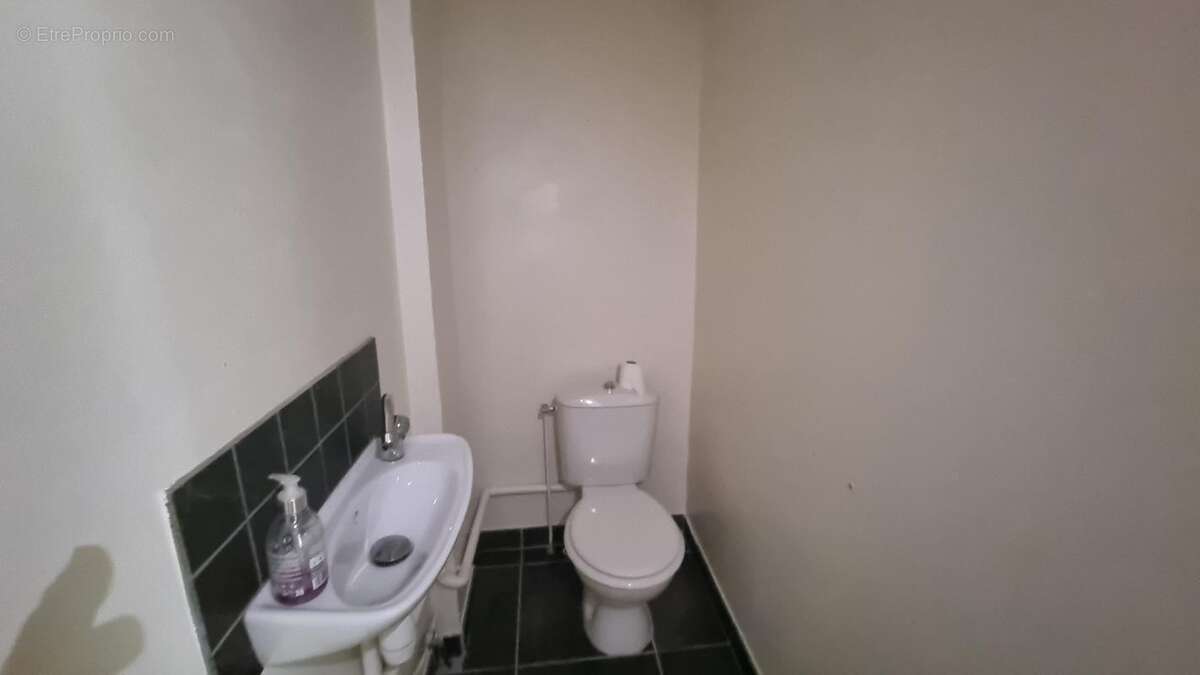 Commerce à FONTAINES-SUR-SAONE