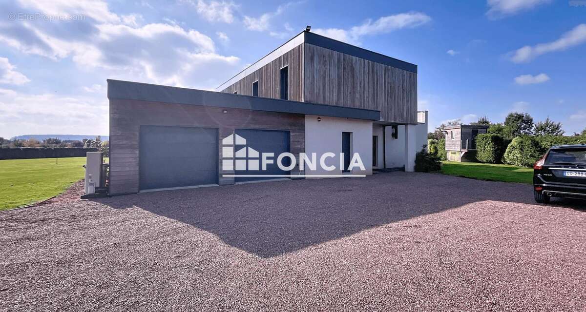 Maison à PONT-L&#039;EVEQUE