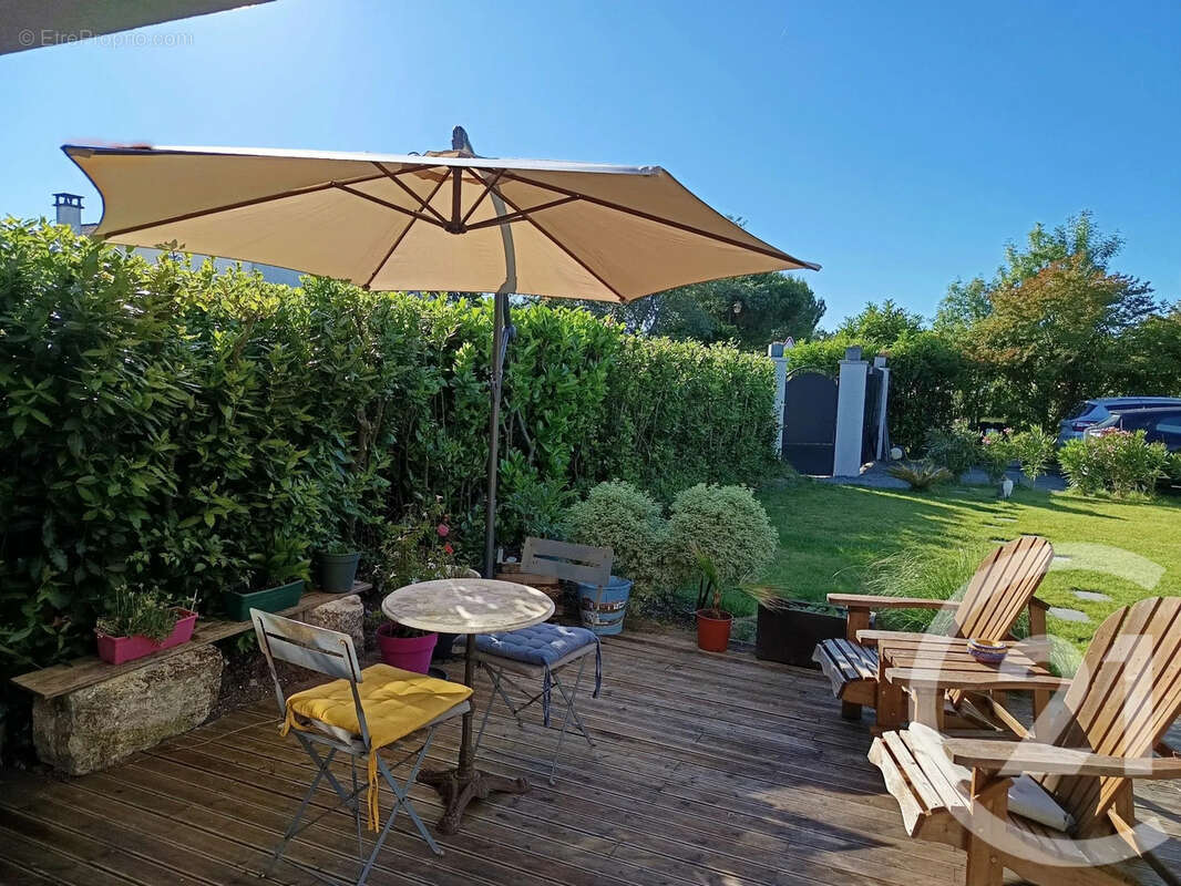 Maison à CHENAC-SAINT-SEURIN-D'UZET