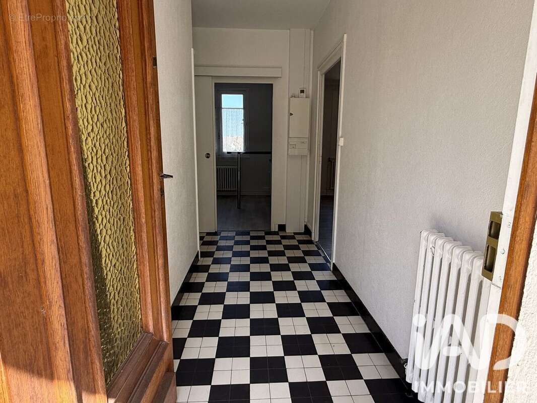 Maison 95 m² à Saint-Amand-Montrond  - photo 3