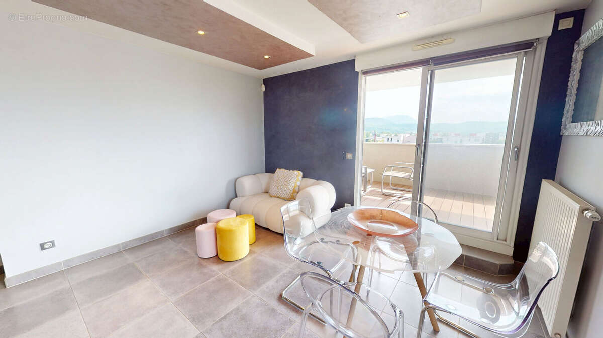 Appartement à SAINT-MARTIN-D'HERES