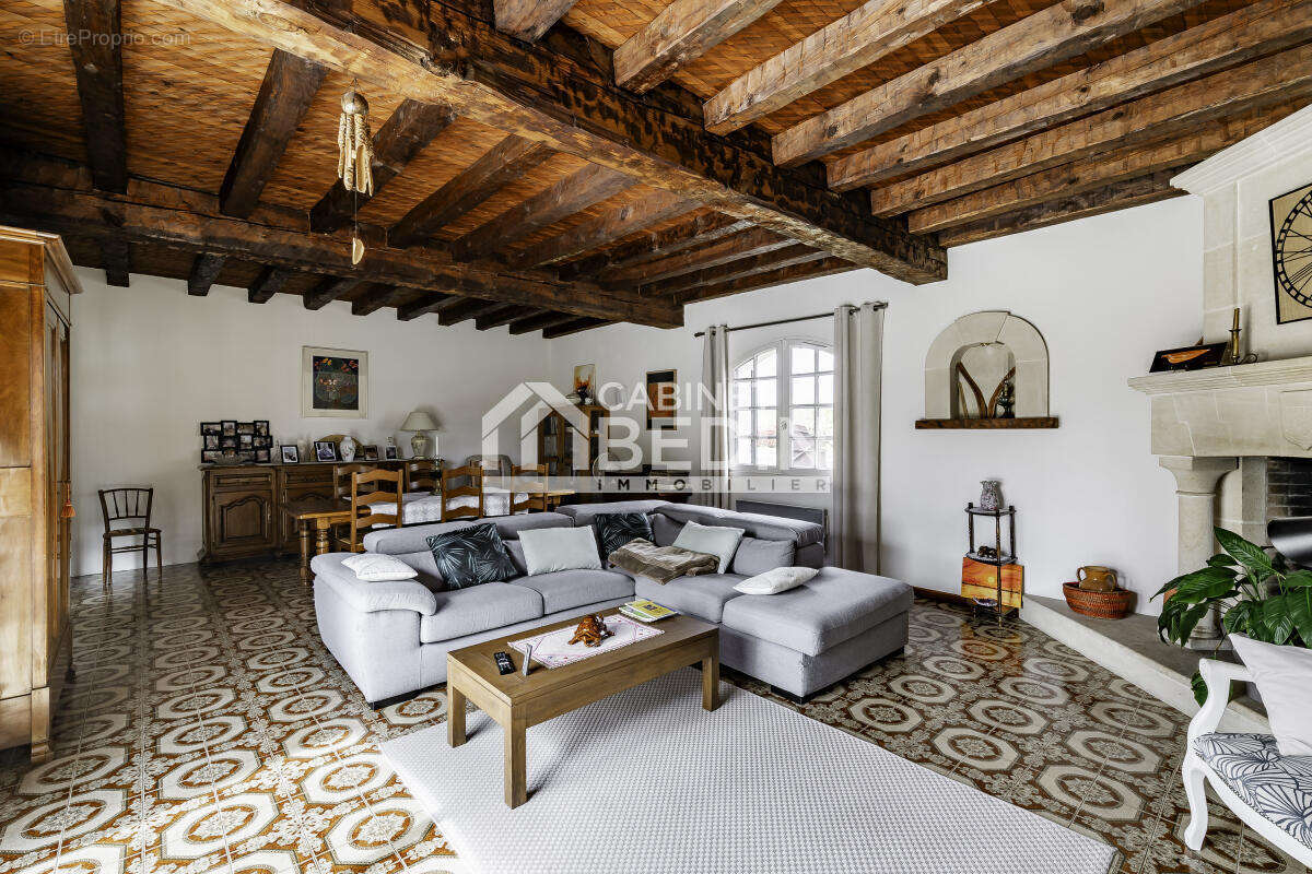 Maison à SAINT-CAPRAIS-DE-BORDEAUX