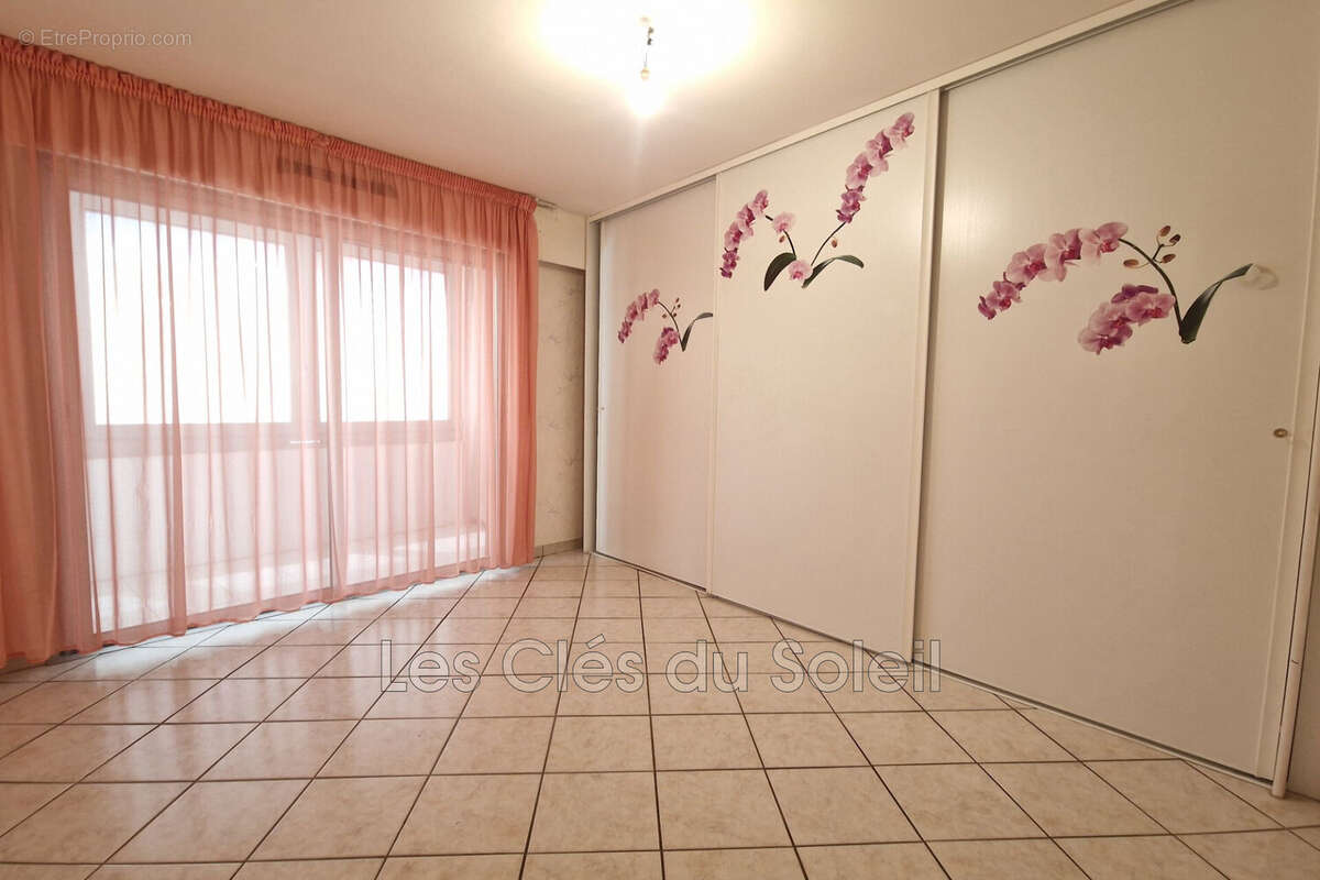 Appartement à SIX-FOURS-LES-PLAGES