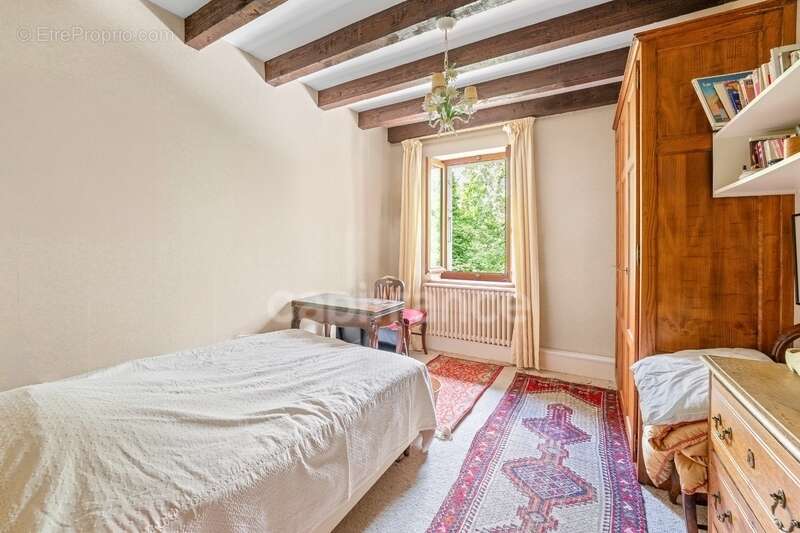 Dpt Ain (01), à vendre proche de GEX  maison P6 de 197 m² - Terrain de 1300 m² - photo 8