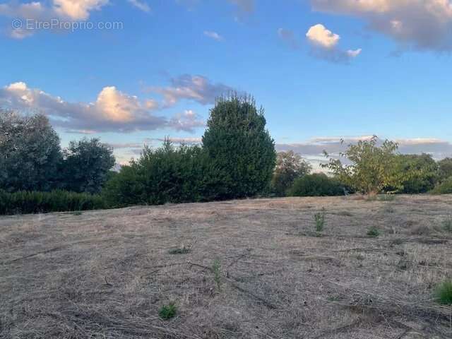 Terrain à LA ROQUETTE-SUR-SIAGNE