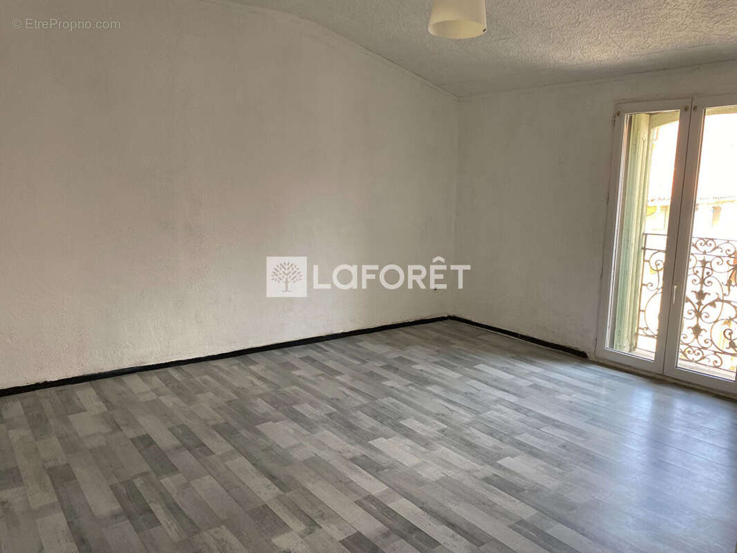 Immeuble avec commerce et duplex. - photo 4