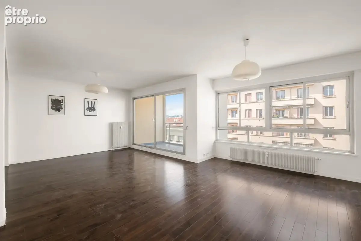 T4 de 96 m2, Charpennes en étage élevé avec vue dégagée - photo 4