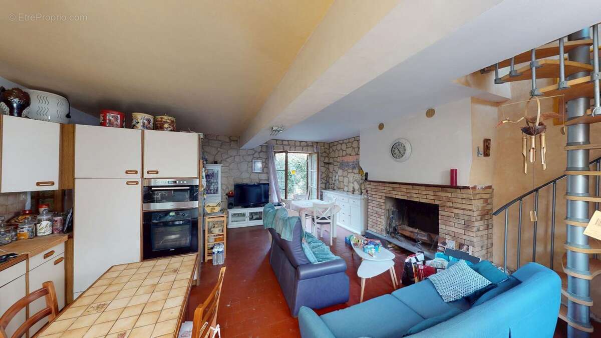 Maison à SENS-BEAUJEU