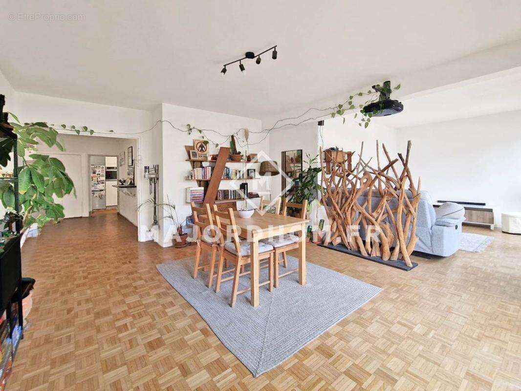 Appartement à MARSEILLE-6E