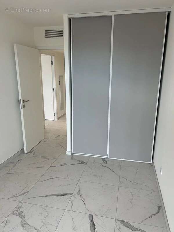 Appartement à SAINT-LAURENT-DU-VAR