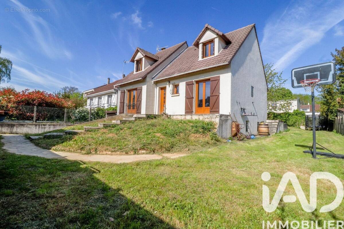 Photo 1 - Maison à SAULX-LES-CHARTREUX