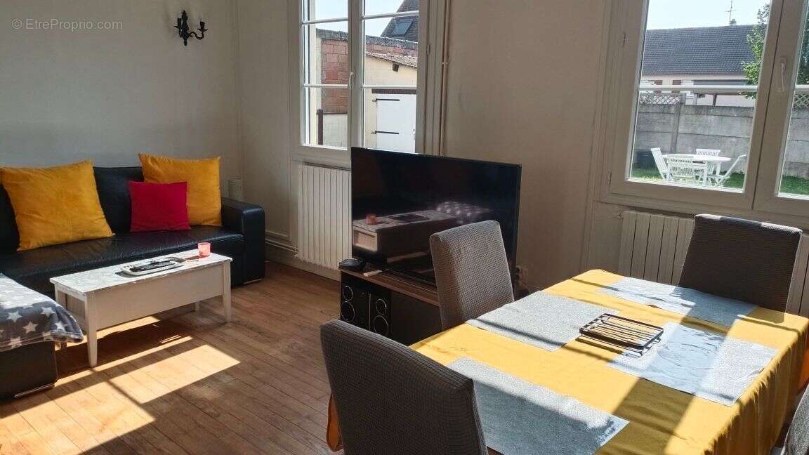 Maison à ARGENCES