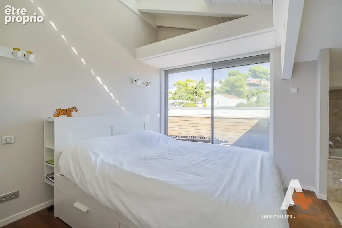 Duplex vue mer en dernier etage - t5 de 170m2 avec 2 parkings - 13007 marseille - photo 14