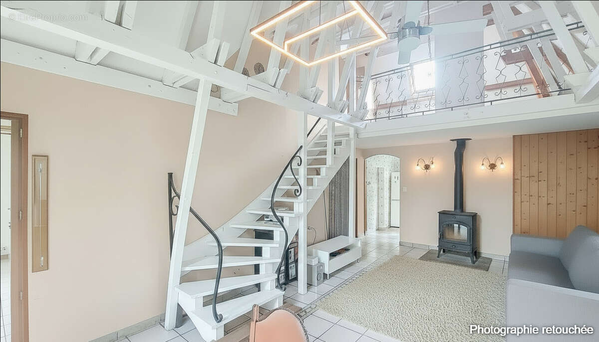 Maison à SAINT-PIERRE-DE-CHIGNAC