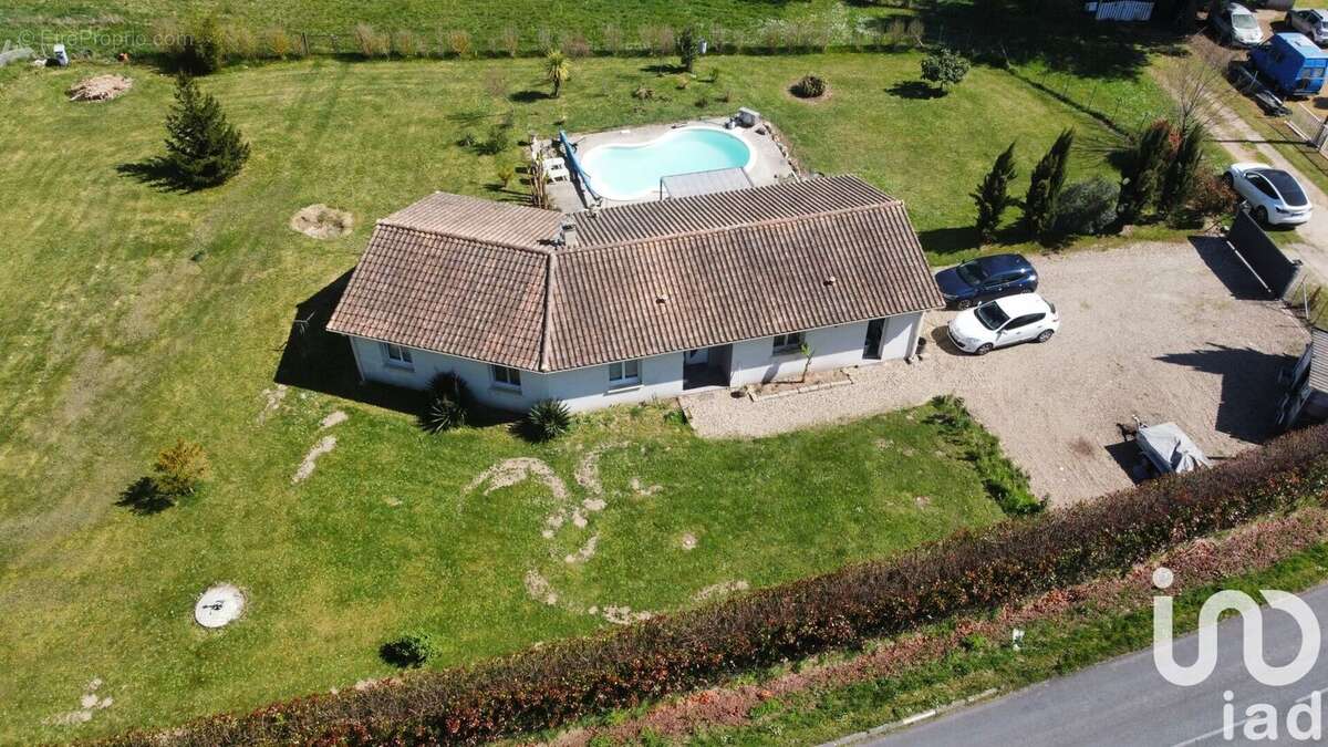 Photo 2 - Maison à MONTPEYROUX