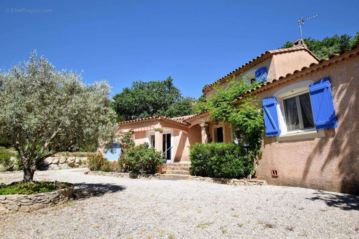 Maison À Vendre - 3 chambres de plain-pied avec piscine, garage et stationnement - photo 18