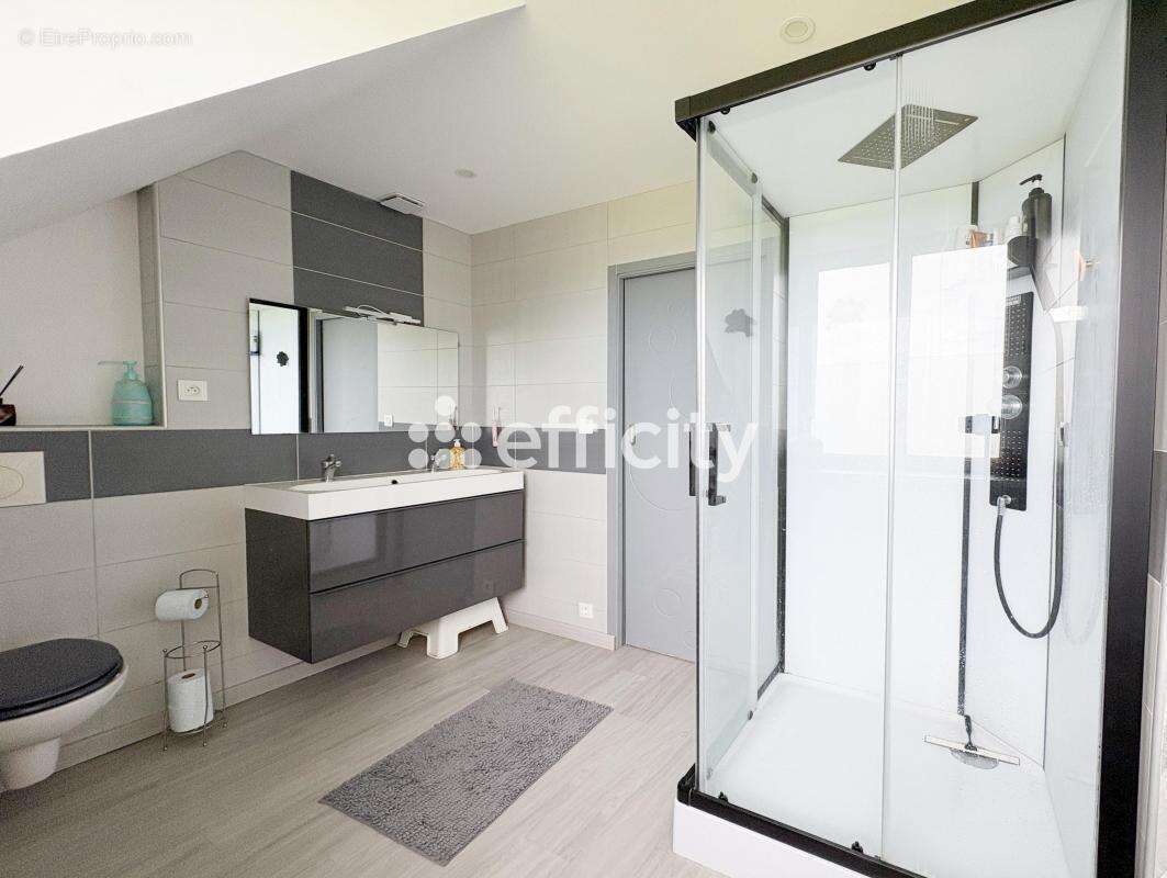 Maison à TESSY-SUR-VIRE