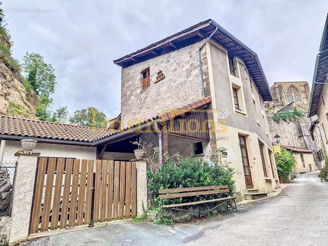 Maison à SAINT-ANTOINE-L'ABBAYE