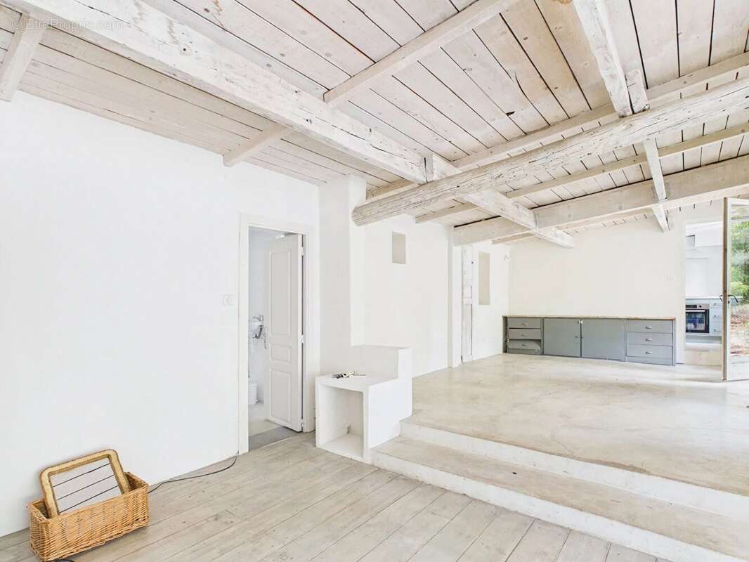 Maison à FONTVIEILLE