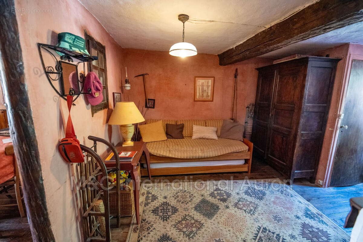 Appartement 82 m² à Saint-Etienne-De-Tinee  - photo 4