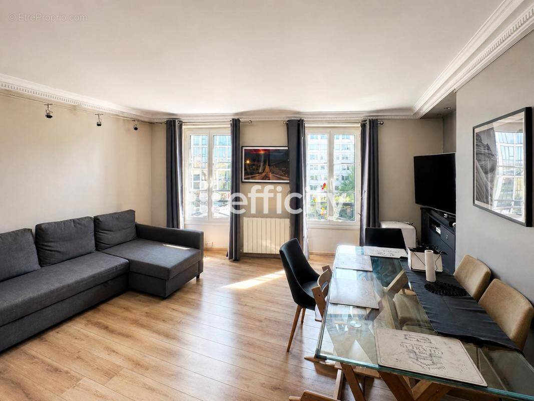 Appartement à NEUILLY-SUR-SEINE