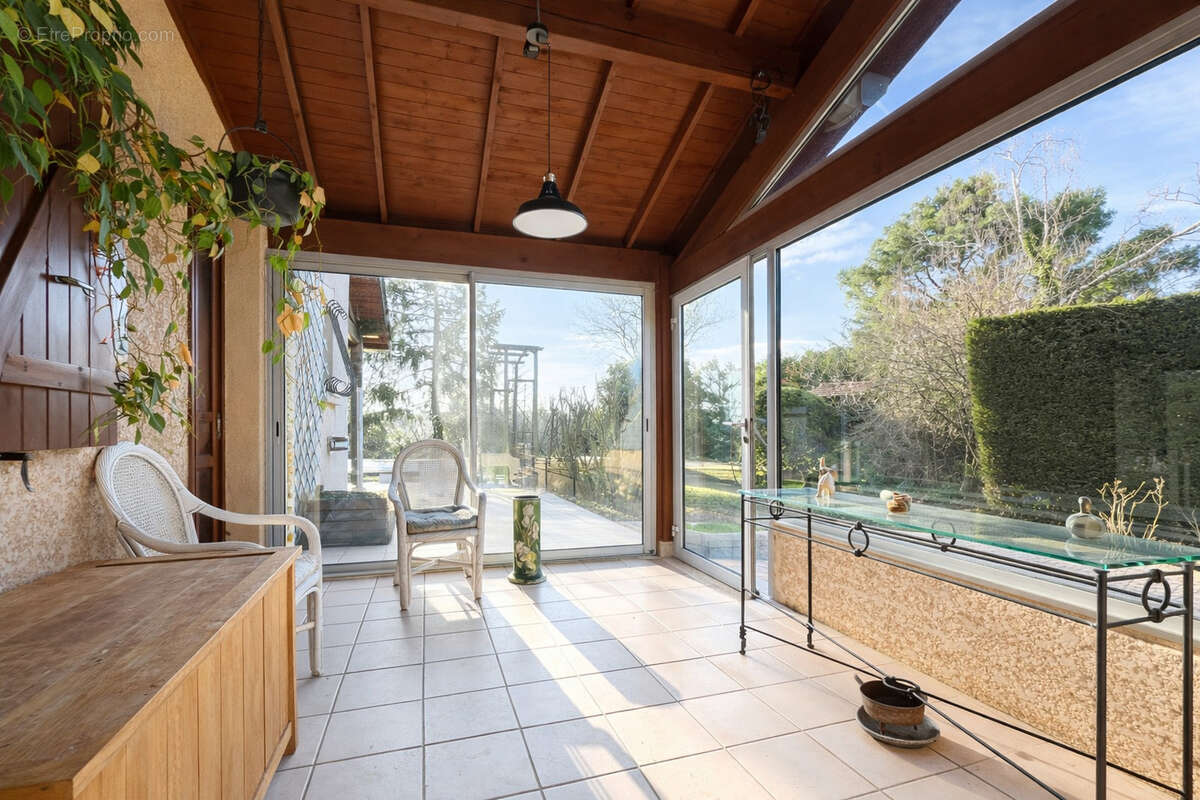 Maison à SAINT-GENIS-LES-OLLIERES