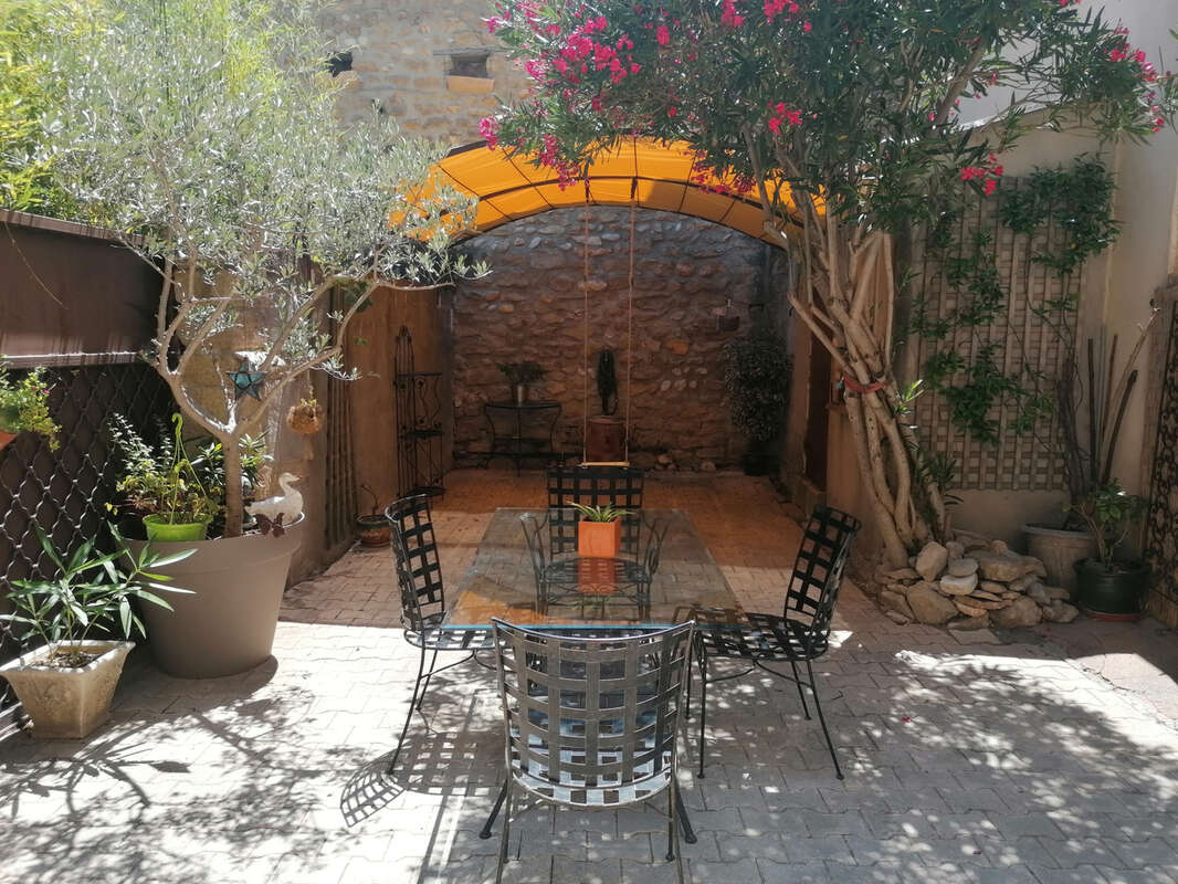 Maison à SAINTE-CECILE-LES-VIGNES