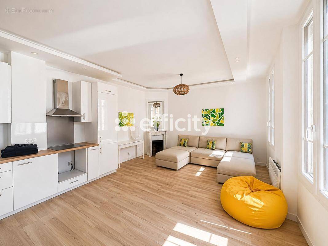 Appartement à PARIS-16E