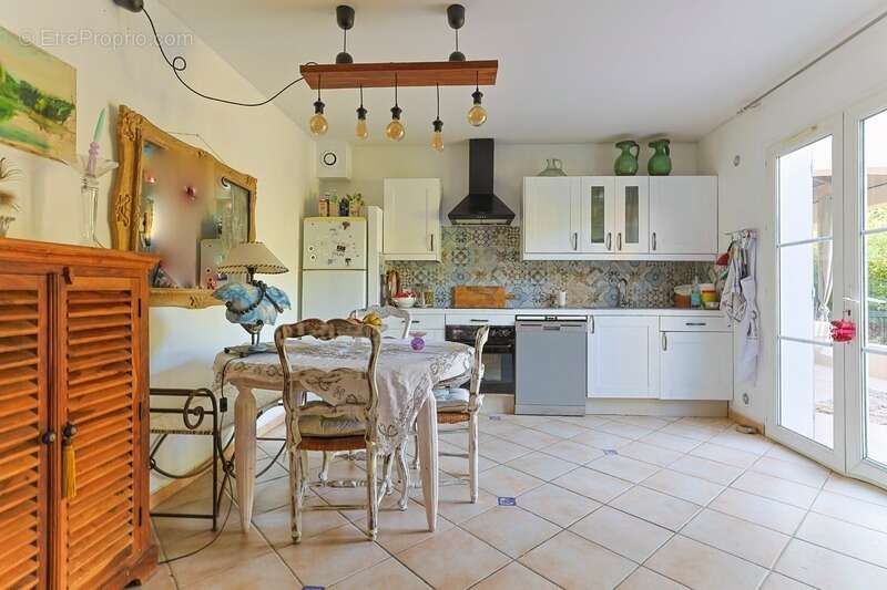 Dans le centre de castelnau le lez (34) ,ideal projet familial : magnifique bastide avec jardin et terrains constructibles - photo 10